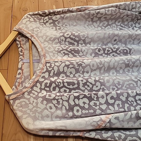 Lily Pad Leopard Long-Sleeve Top, Size XL, Grey, Pink, White, Soft, Stretchy - Picture 2 of 4
